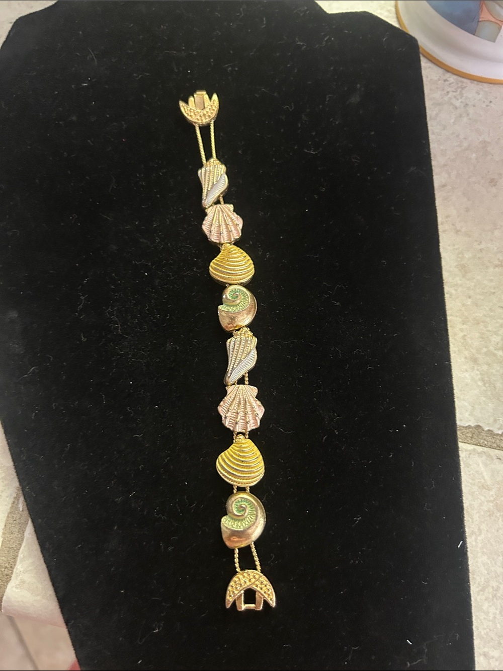 Source Unknown Gold-Tone Multicolor Seashell Charm Bracelet